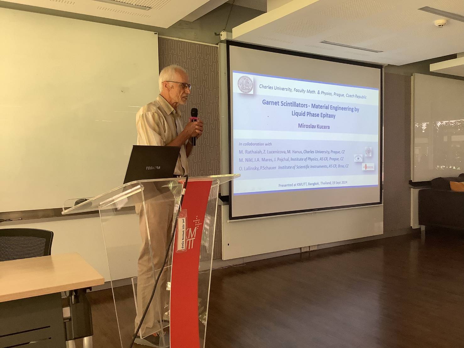 การบรรยายพิเศษ : "Garnet scintillators - material engineering by liquid phase epitaxy"  โดยได้รับเกียรติจาก Prof. Miroslav Kucera จากมหาวิทยาลัย Charles สาธารณรัฐเช็ก